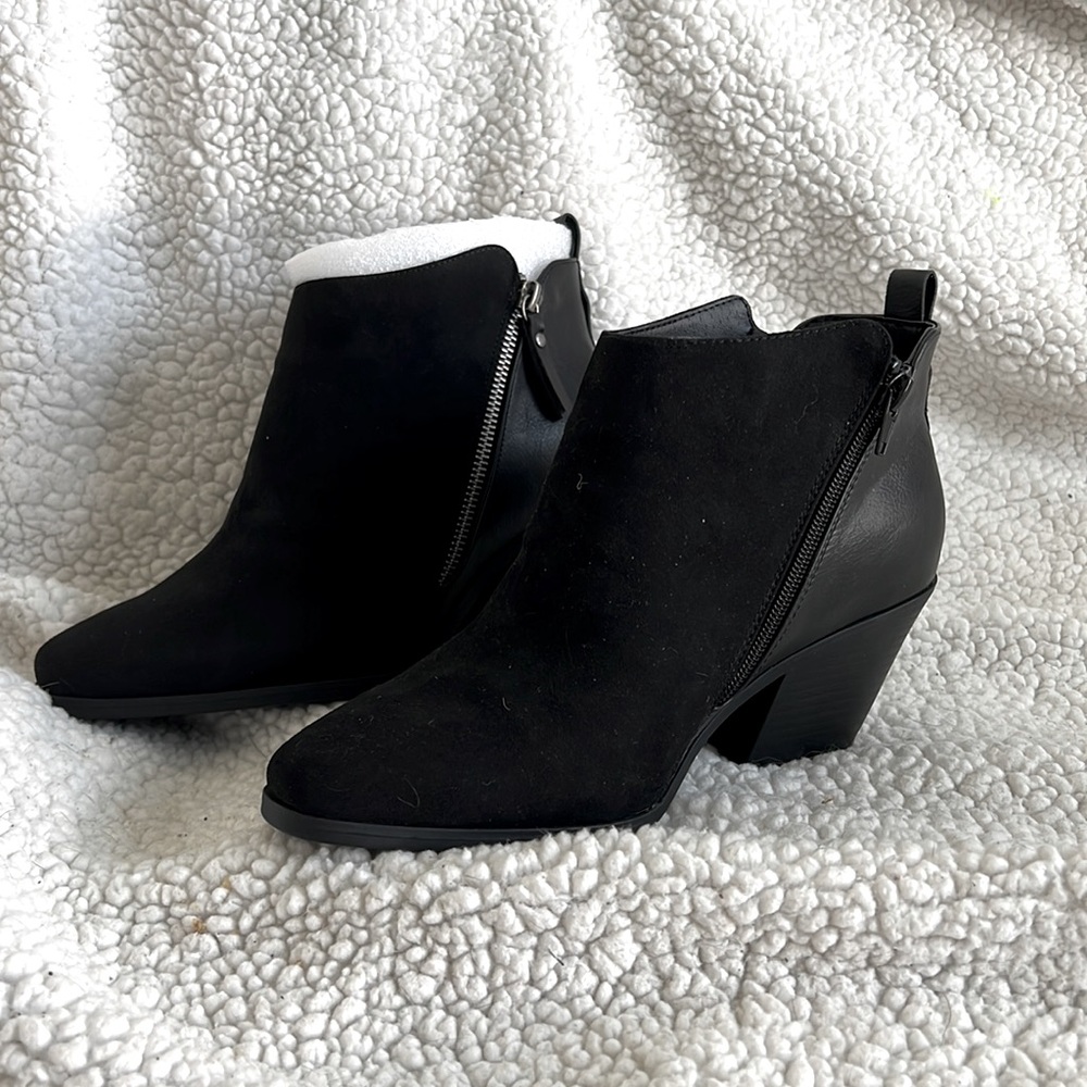 Justfab Carlee bootie black. Size 7W